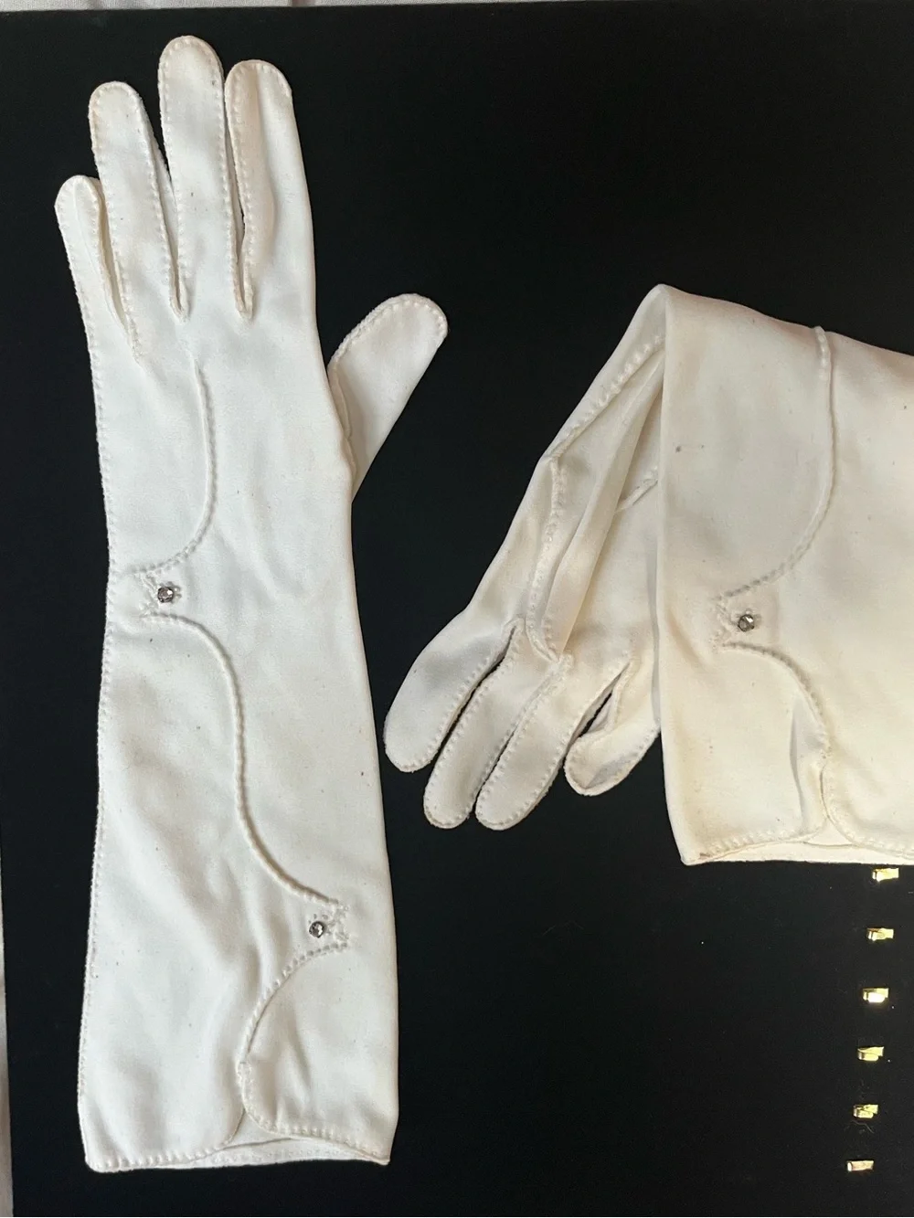 VTG 1950s White Opera Gloves Rhinestone Diamond Accent Scalloped Cuff Small 13